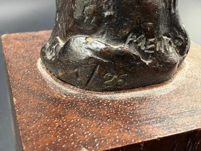 Blasco Mentor, 1919-2003
Femme au chignon
Bronze,...