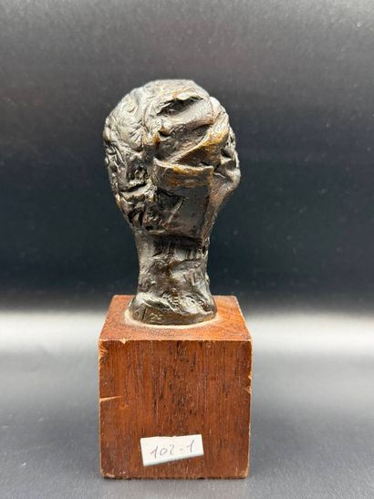Blasco Mentor, 1919-2003
Femme au chignon
Bronze,...