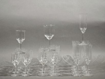 BACCARAT. Partie de service de verres en...