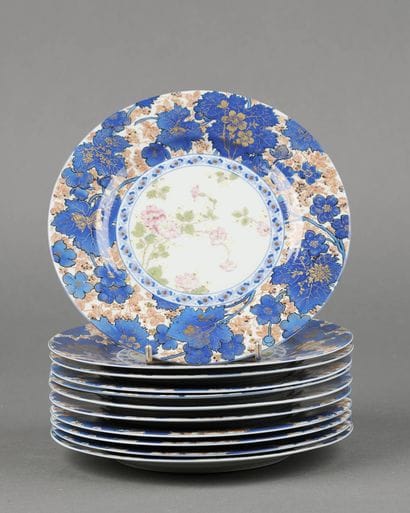 HAVILAND. Onze assiettes à dessert en porcelaine...