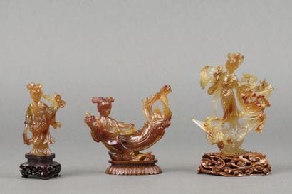 CHINE. Guanyin debout, Guanyin flottant sur...