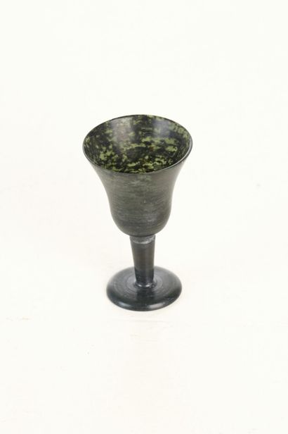 ASIE. Six GOBELETS en jade néphrite dit 