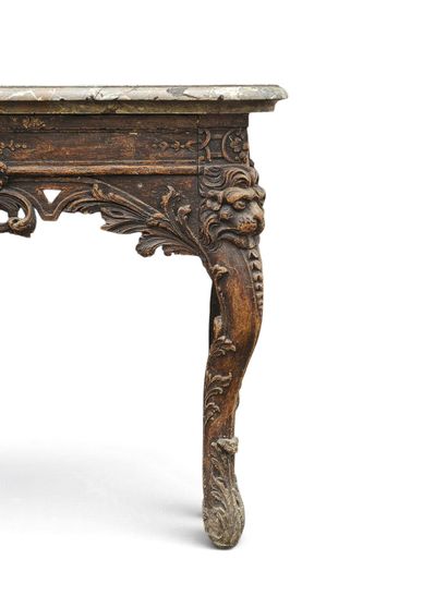 CONSOLE en bois sculpté à décor de protomés...