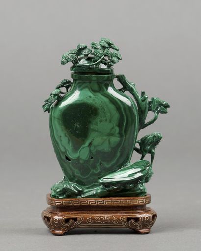 CHINE. Importante tabatière en malachite...