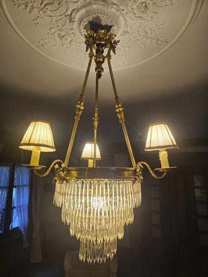 Gilded bronze chandelier with three light...