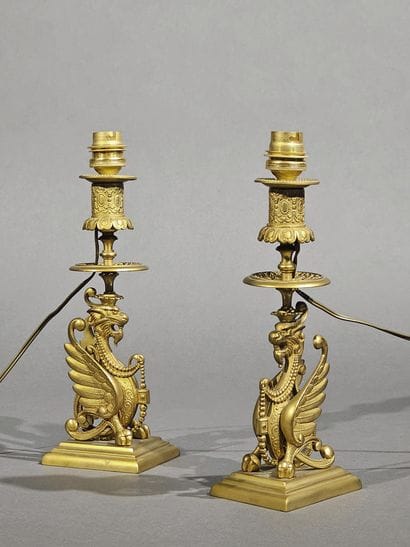 Paire de LAMPES en bronze doré figurant des...