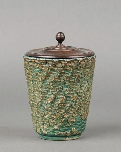 VASE tronconique en grès fin, la couverte...