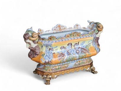 NEVERS Importante JARDINIERE en faience à...