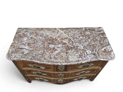 COMMODE en placage de bois de violette, laiton...