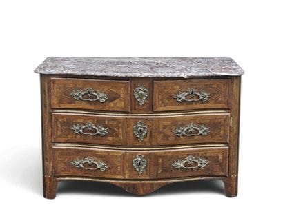 COMMODE en placage de bois de violette, laiton...