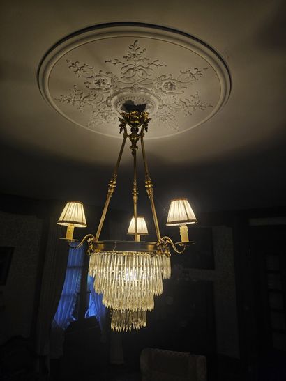 Gilded bronze chandelier with three light...