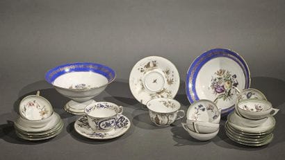 Paire de COMPOTIERS en porcelaine de Paris...
