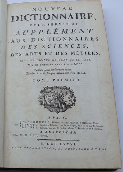 DICTIONNAIRE - ENCYCLOPEDIE - Ensemble de...