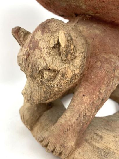 CAMEROON - BAMILEKE People

Wooden bowl decorated...