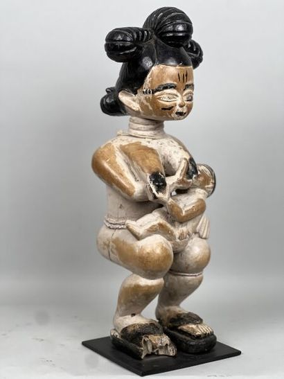 GHANA - ASHANTI people

Maternity of the...