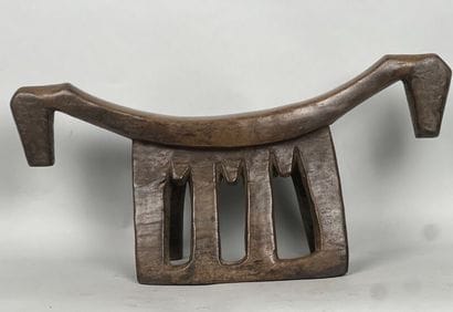 SUDAN - DINKA people

Zoomorphic neck rest....
