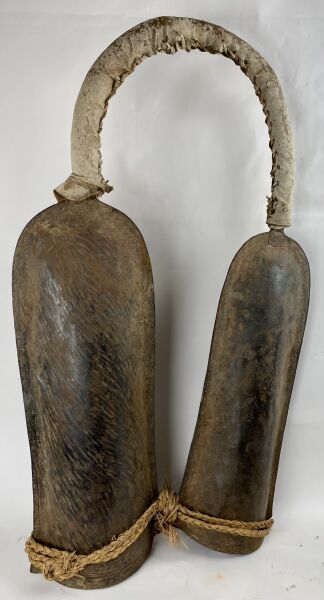 CAMEROON - BAMILEKE People

Two beaten iron...