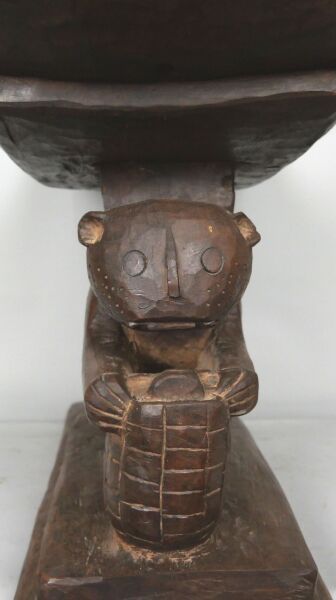 GHANA - ASHANTI people.

Chieftaincy seat...