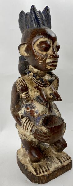 NIGERIA - YORUBA People

Female statuette...