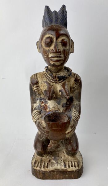 NIGERIA - YORUBA People

Female statuette...