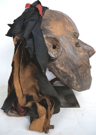 CAMEROON - BAMILEKE people

Mask of the secret...
