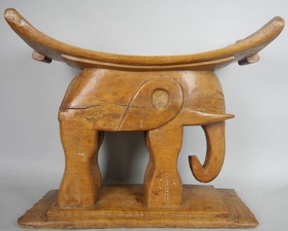 COTE D 'IVOIRE - ASHANTI people

Curved seat...