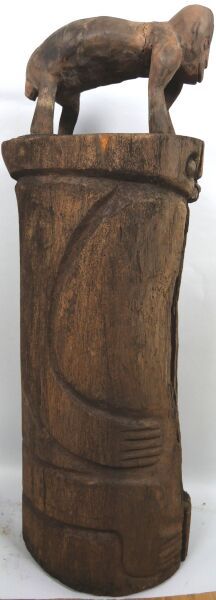 CAMEROON - BAMILEKE people

Drum with anthropomorphic...