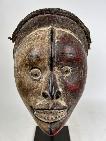 NIGERIA - IDOMA People

Two-colored mask...