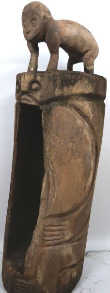 CAMEROON - BAMILEKE people

Drum with anthropomorphic...