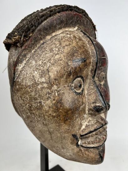 NIGERIA - IDOMA People

Two-colored mask...