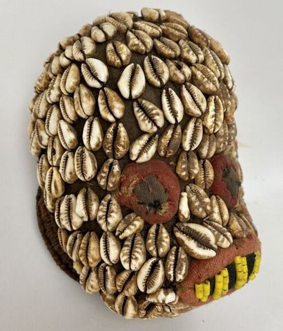 CAMEROON - BAMILEKE People

Small crest mask,...