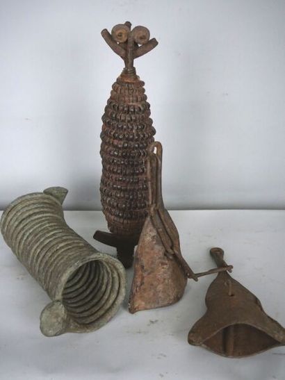 NIGERIA - VERE people

Lot of three objects:...
