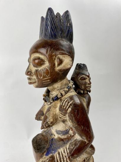NIGERIA - YORUBA People

Female statuette...