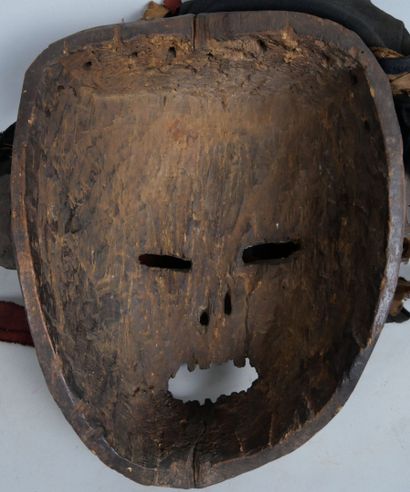 CAMEROON - BAMILEKE people

Mask of the secret...