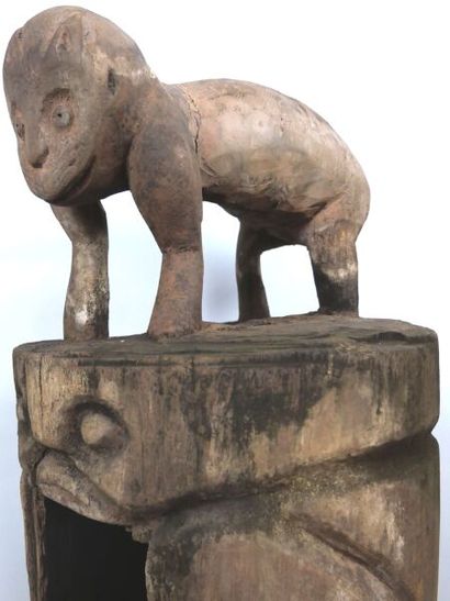 CAMEROON - BAMILEKE people

Drum with anthropomorphic...