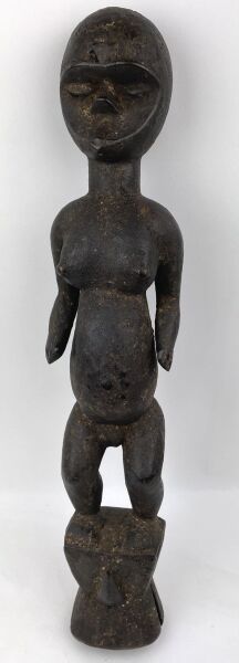 NIGERIA - EKET People

Female statuette standing...
