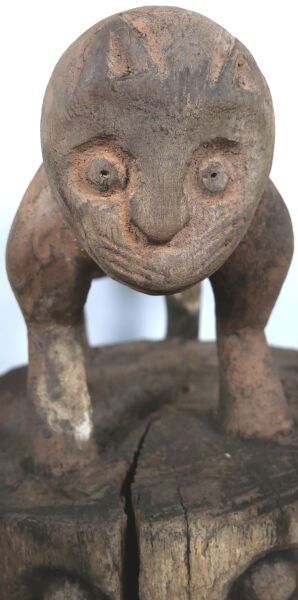 CAMEROON - BAMILEKE people

Drum with anthropomorphic...