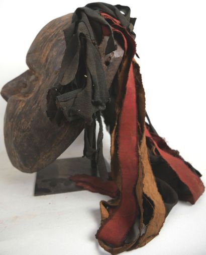 CAMEROON - BAMILEKE people

Mask of the secret...