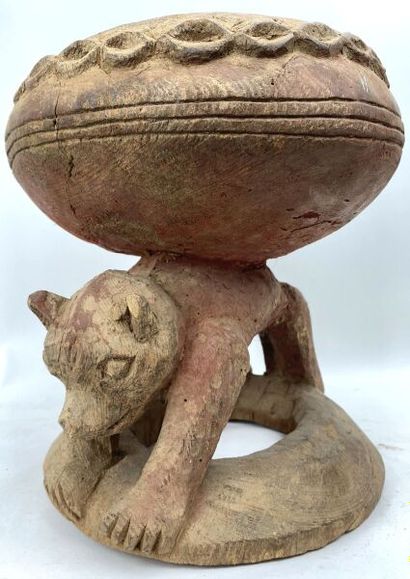 CAMEROON - BAMILEKE People

Wooden bowl decorated...