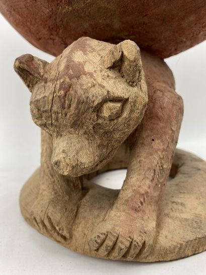 CAMEROON - BAMILEKE People

Wooden bowl decorated...