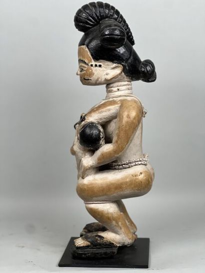 GHANA - ASHANTI people

Maternity of the...