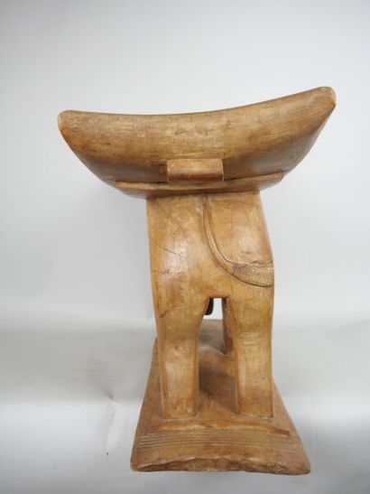 COTE D 'IVOIRE - ASHANTI people

Curved seat...