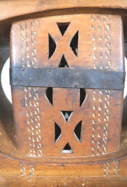 IVORY COAST - ASHANTI people

Wooden chieftaincy...