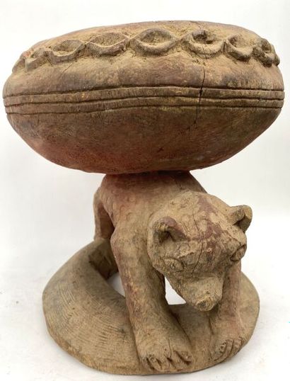 CAMEROON - BAMILEKE People

Wooden bowl decorated...