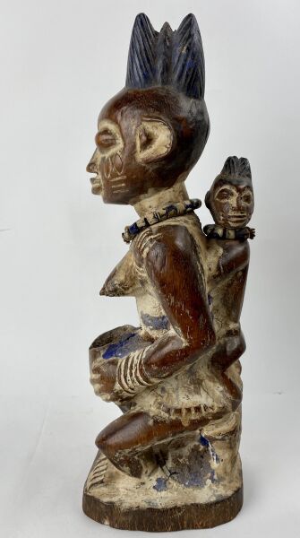NIGERIA - YORUBA People

Female statuette...
