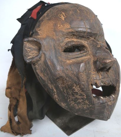 CAMEROON - BAMILEKE people

Mask of the secret...