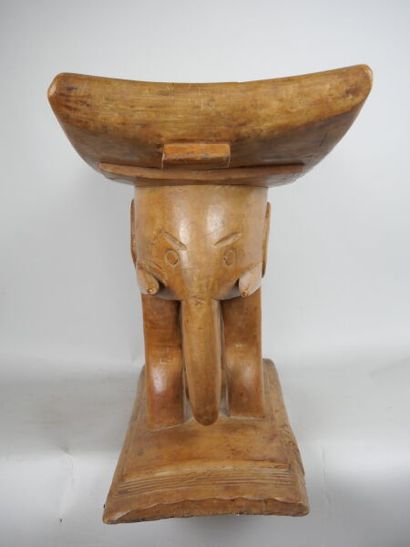 COTE D 'IVOIRE - ASHANTI people

Curved seat...