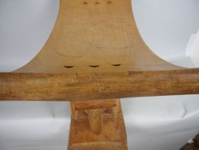 COTE D 'IVOIRE - ASHANTI people

Curved seat...