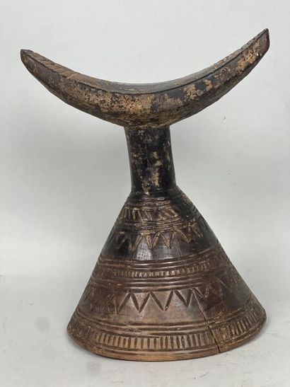 ETHIOPIA - OROMO people

Wooden neckrest...