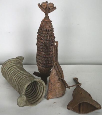 NIGERIA - VERE people

Lot of three objects:...